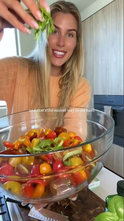 Ina’s Summer Tomato Pasta is the EASIEST recipe ever 🍅 marinated tomatoes become the sauce its too