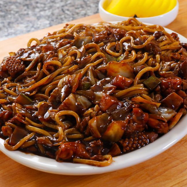 Noodles & black bean sauce platter (Jaengban-jjajangmyeon: 쟁반짜장면)