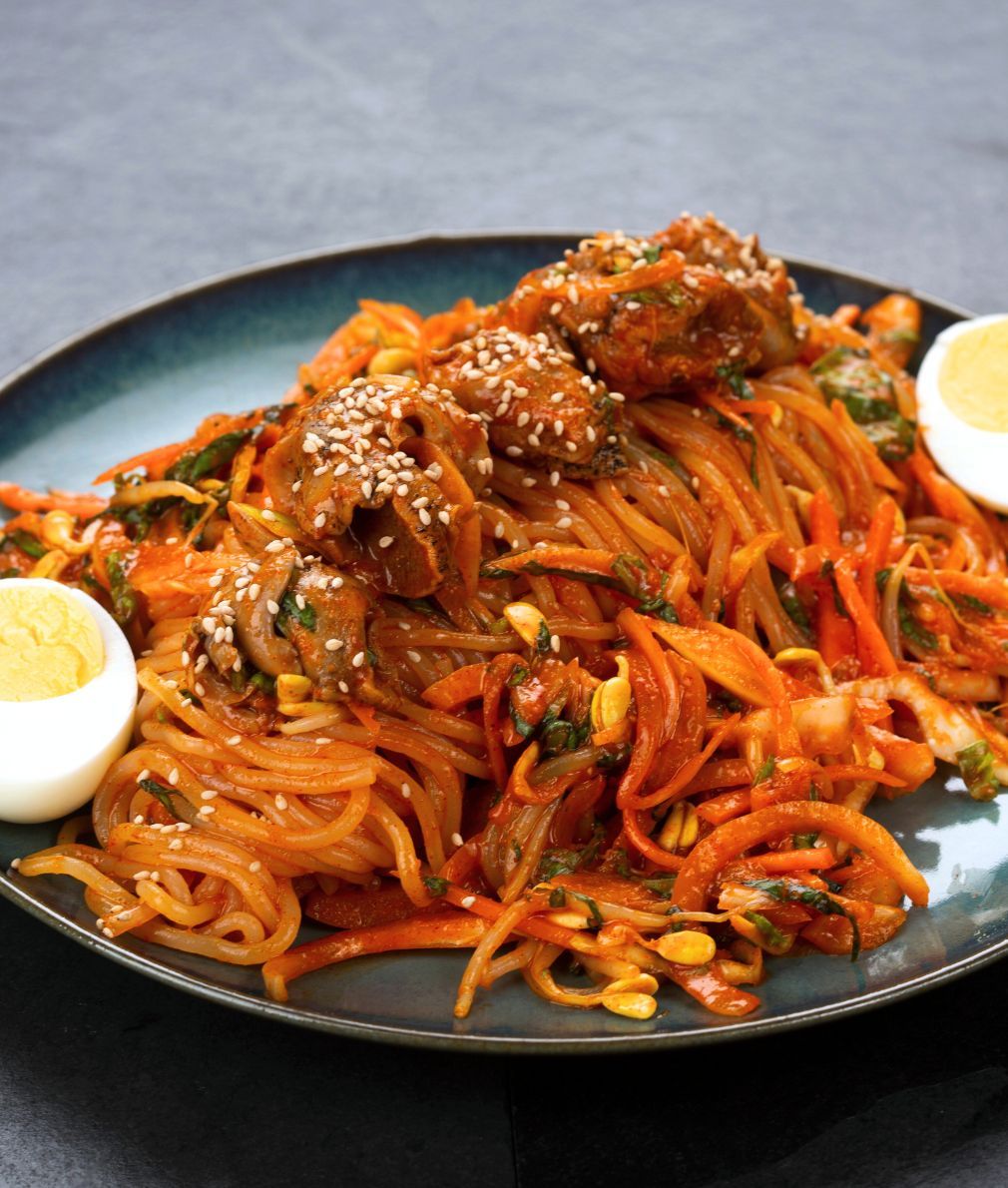 Golbaengi Jjolmyeon (Spicy Noodles with Whelk) 골뱅이쫄면