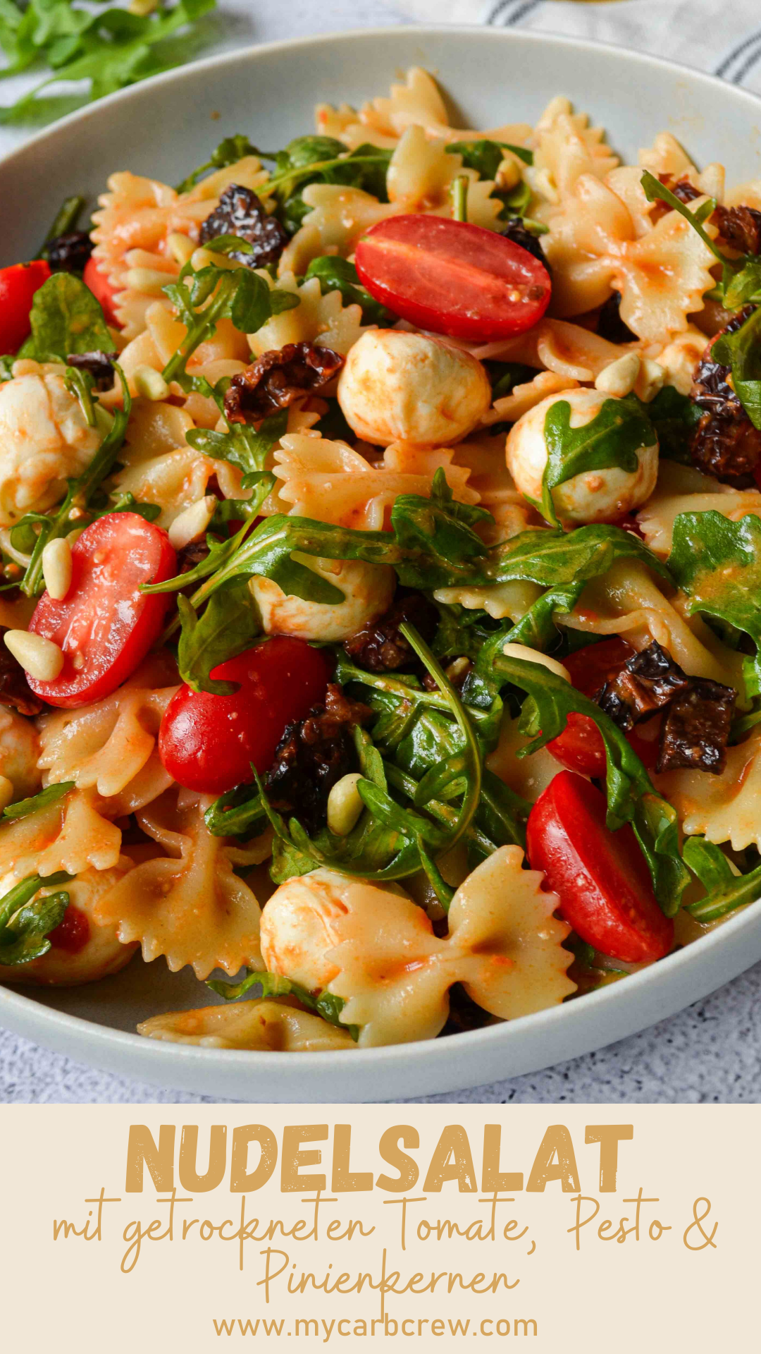 Mediterraner Nudelsalat mit Pesto