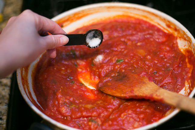 How to Turn Tomato Paste Into Tomato Sauce | ehow.com