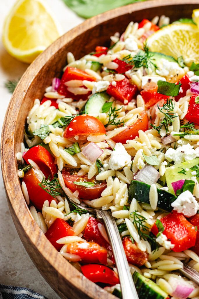 Lemon orzo salad with feta - The Delicious plate