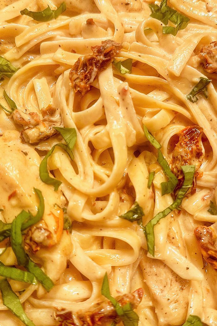 Creamy Sun-Dried Tomato and Basil Pasta